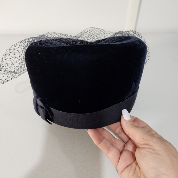 Vintage Navy Blue Velvet Hat with Netting - Picture 2 of 8